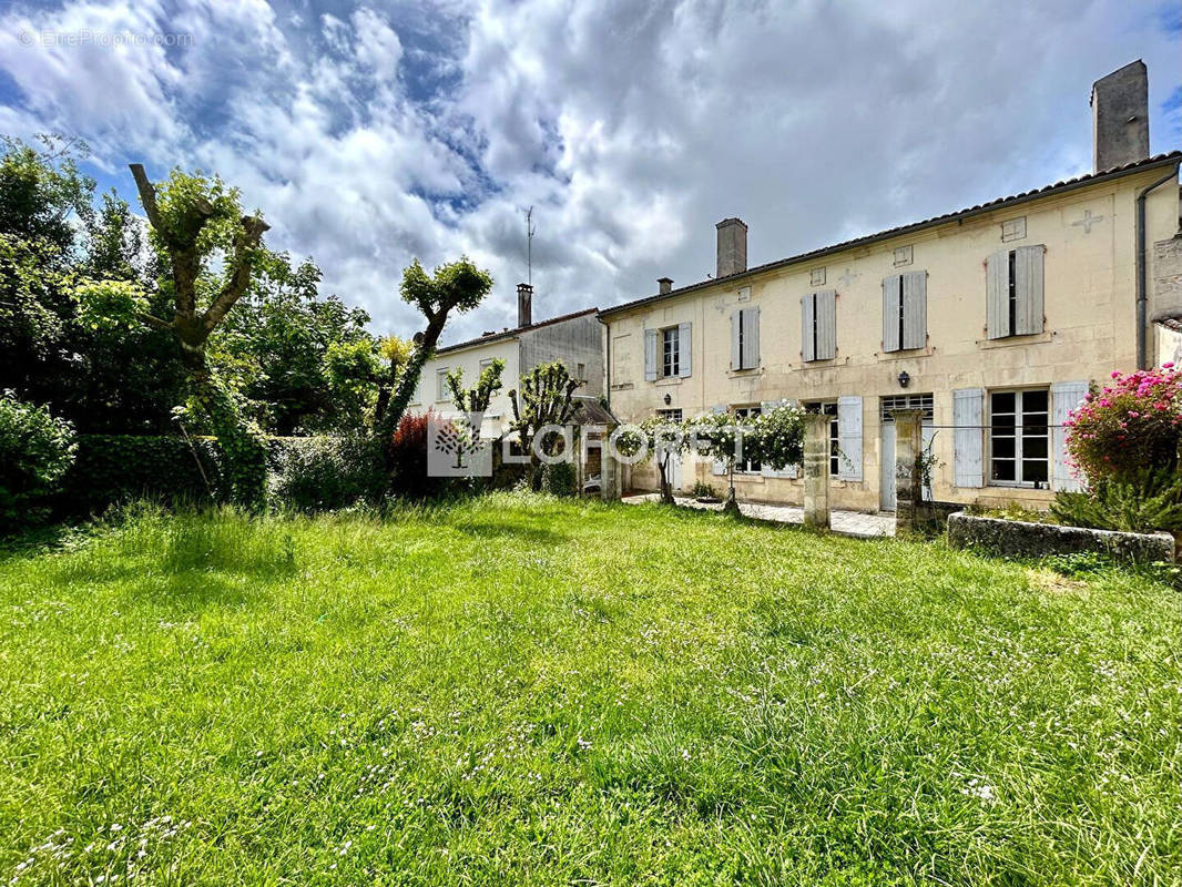 Maison à SAINT-SAVINIEN