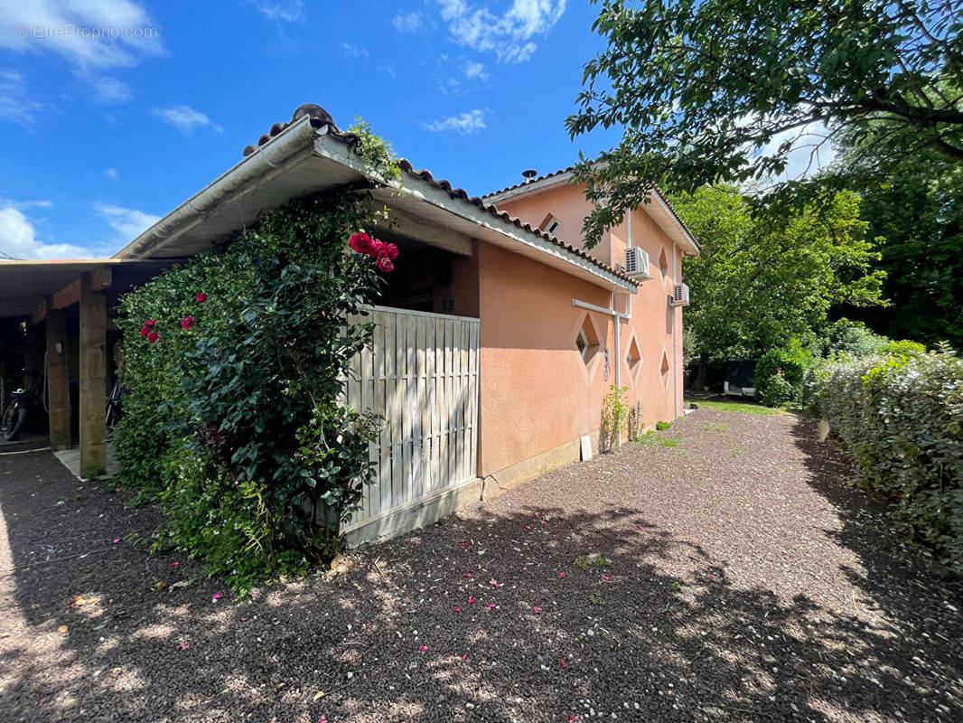 Maison à SAINT-JULIEN-BEYCHEVELLE