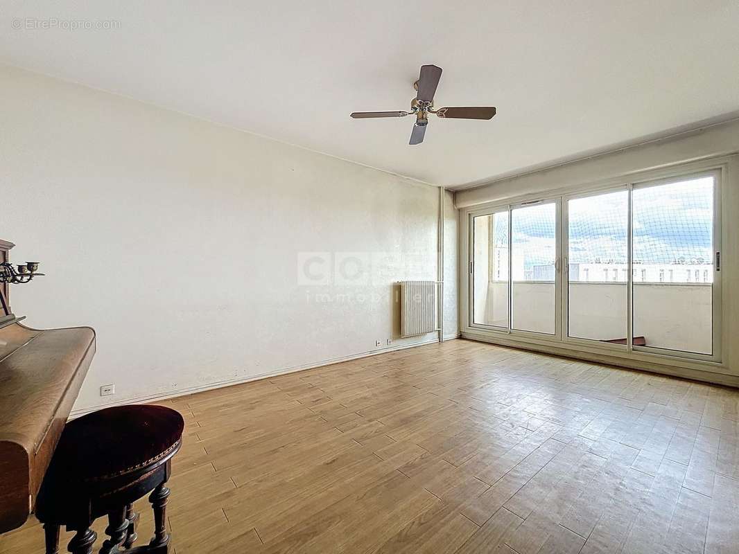 Appartement à GENNEVILLIERS