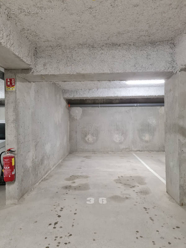 Parking à DOUVAINE