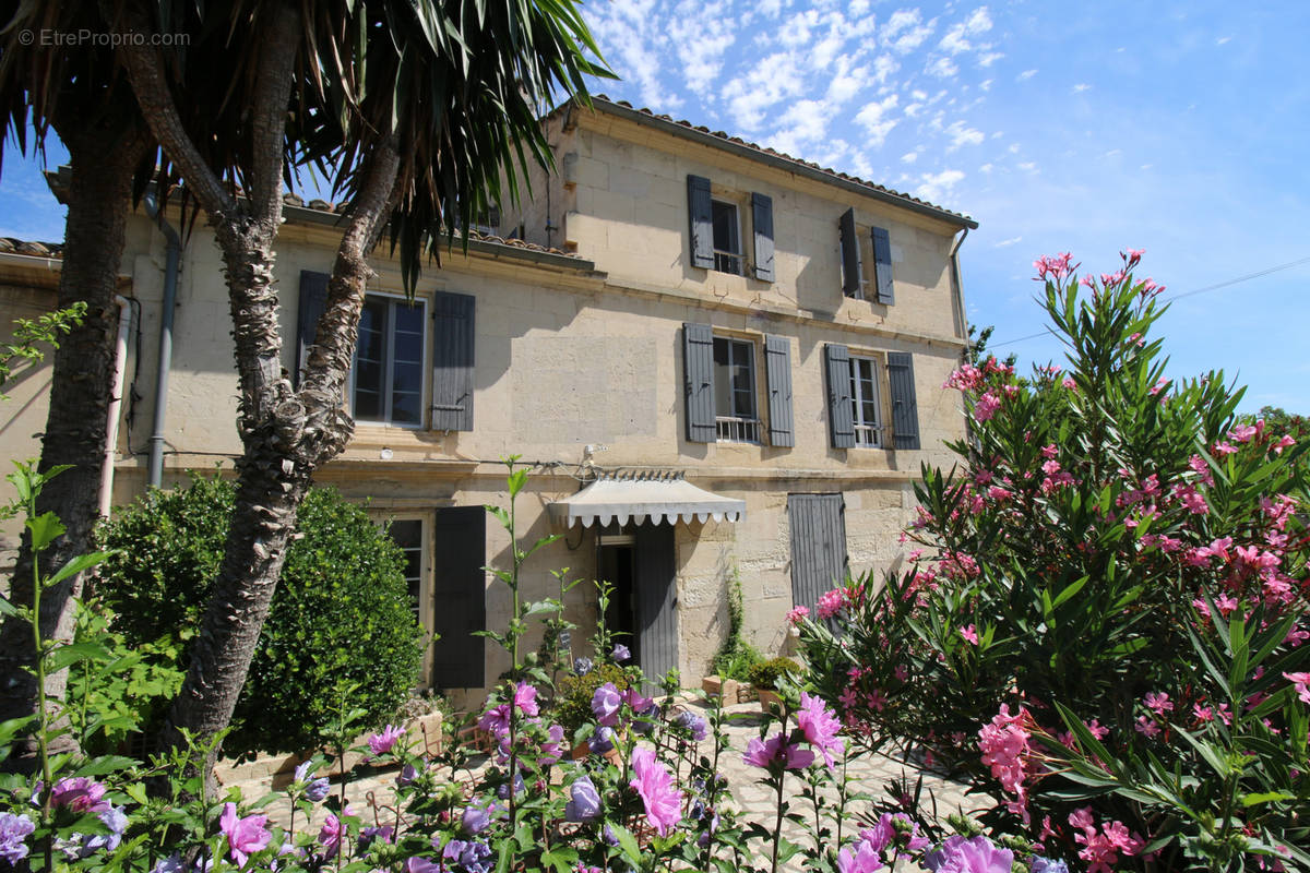 Maison à FONTVIEILLE