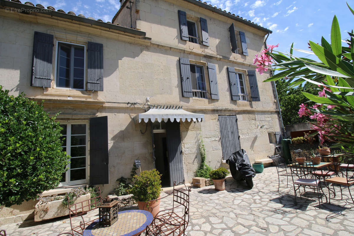 Maison à FONTVIEILLE