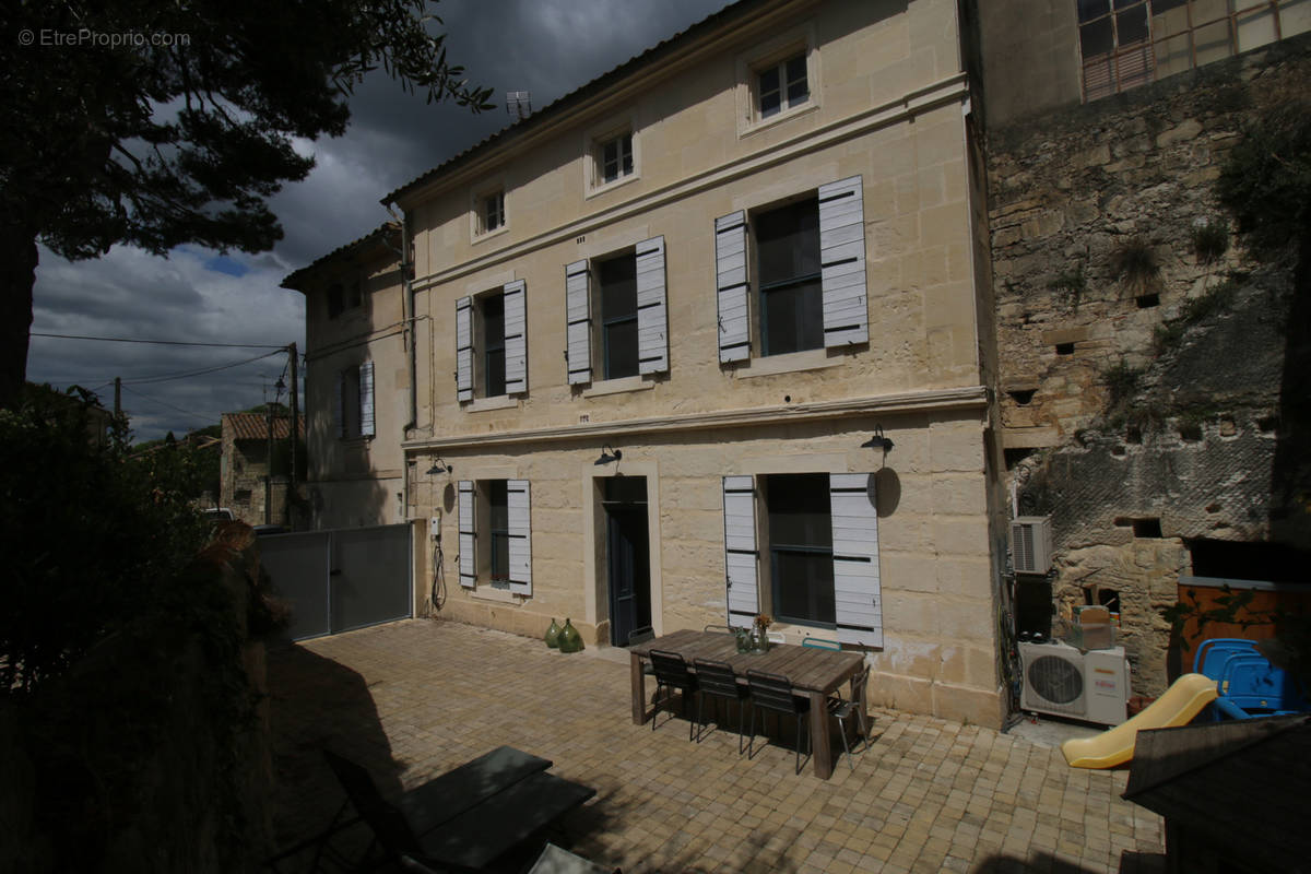 Maison à FONTVIEILLE