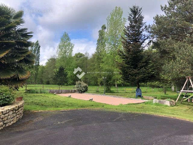 Parc arboré - Maison à PEYRAT-DE-BELLAC