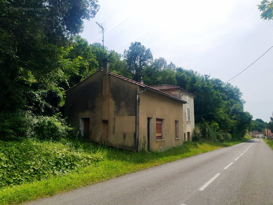 Maison à CHATEAUNEUF-SUR-CHARENTE