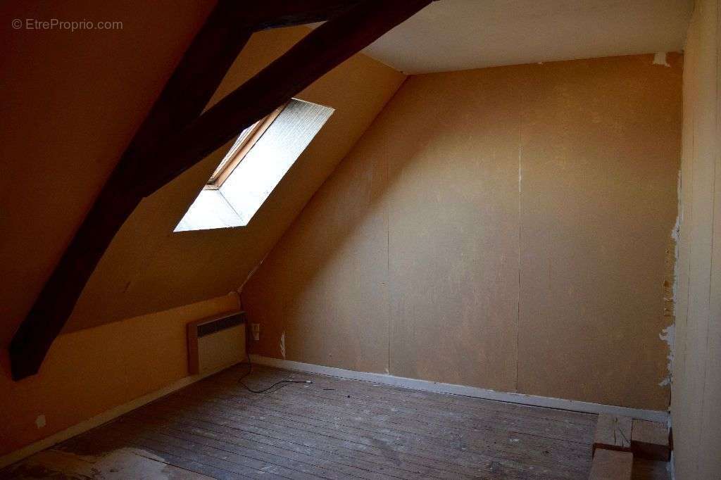 Appartement à AINAY-LE-CHATEAU