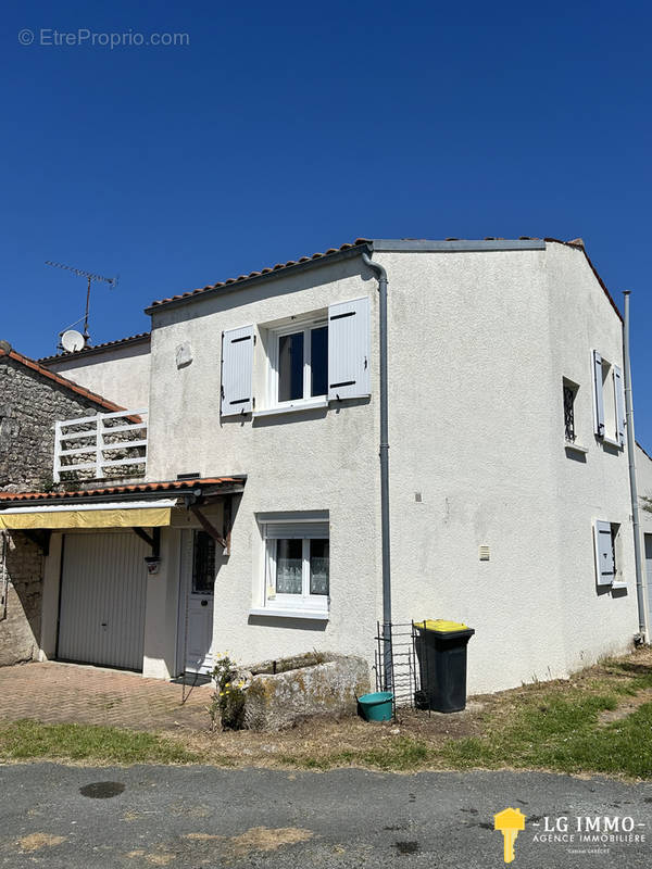 Maison à L&#039;EGUILLE