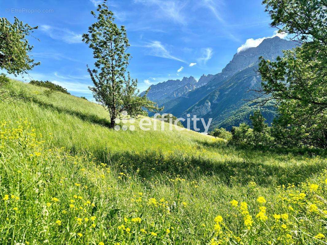 Terrain à ASPRES-LES-CORPS