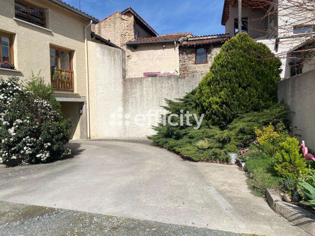 Appartement à SAINT-JUST-SAINT-RAMBERT