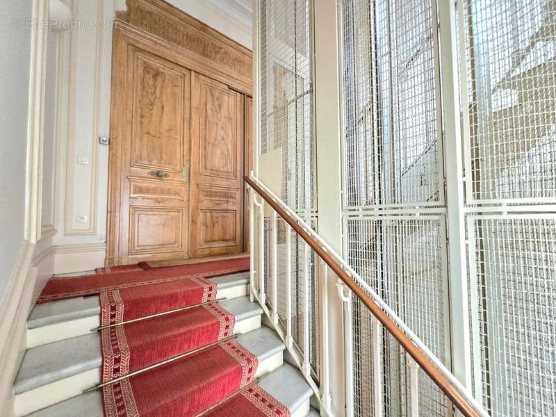 Appartement à PARIS-7E