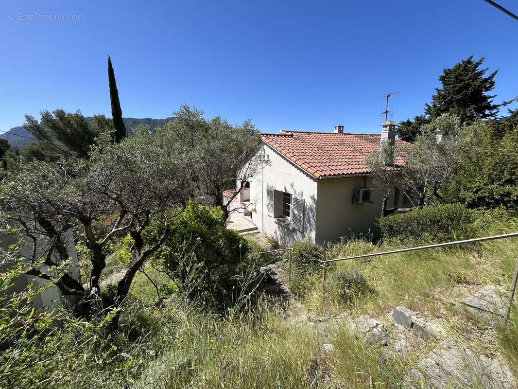 Maison à LE REVEST-LES-EAUX