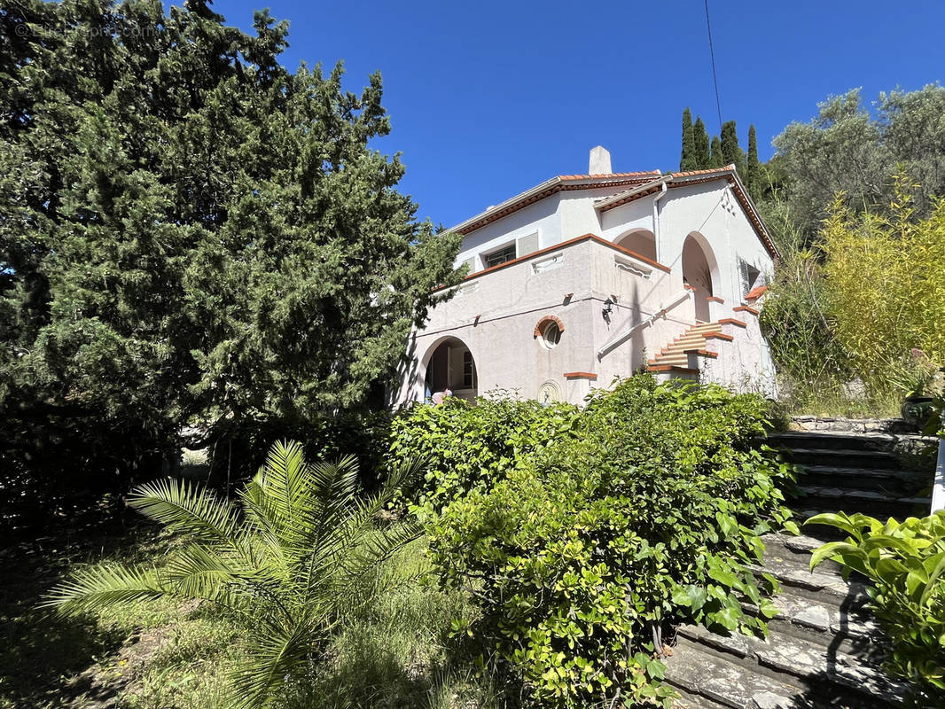 Maison à LE REVEST-LES-EAUX