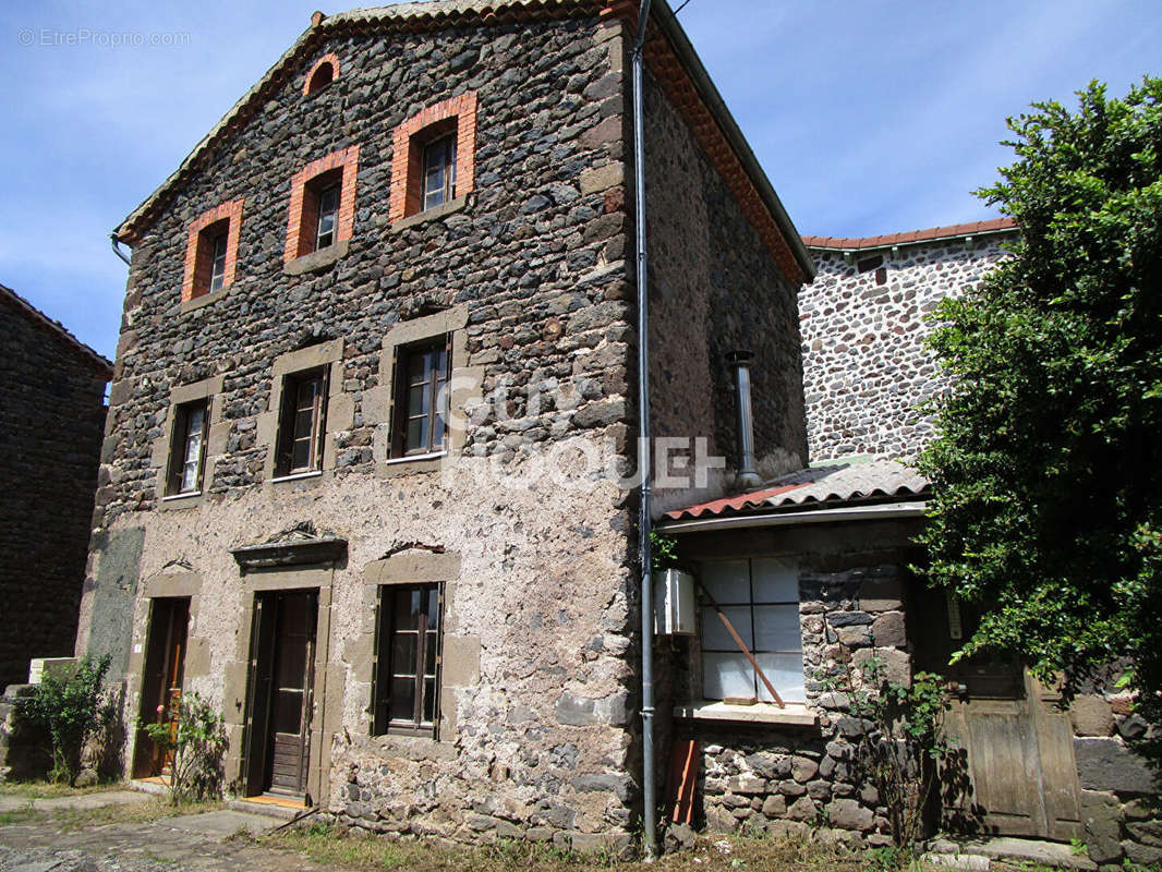 Maison à SIAUGUES-SAINTE-MARIE