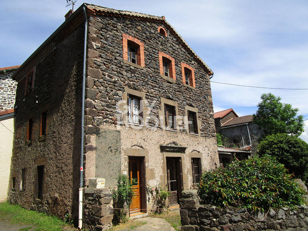 Maison à SIAUGUES-SAINTE-MARIE