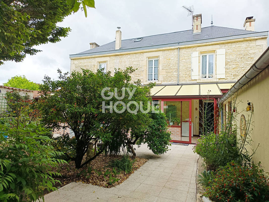 Maison à FONTENAY-LE-COMTE