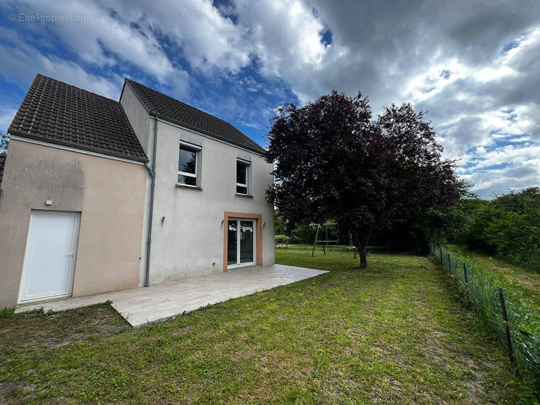 Maison à SAINT-JEAN-DE-LA-RUELLE