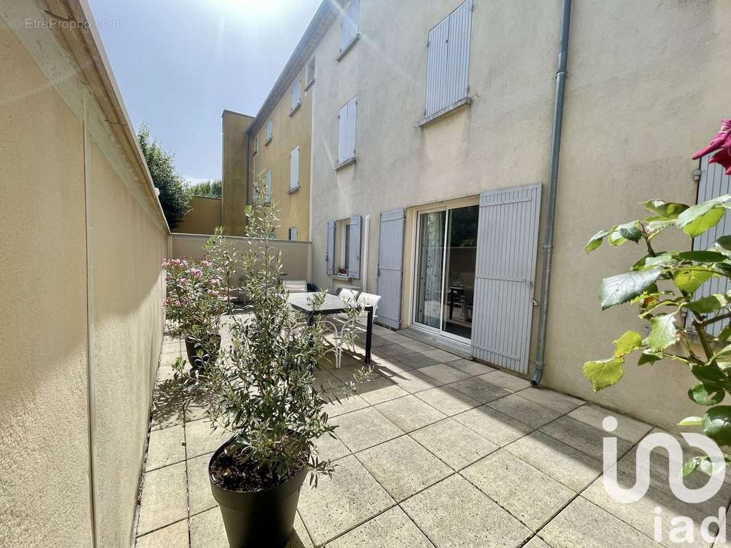 Photo 2 - Appartement à SAINTE-CECILE-LES-VIGNES