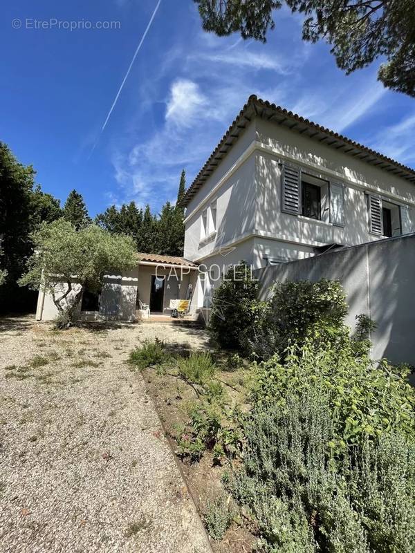 Maison à L&#039;ISLE-SUR-LA-SORGUE