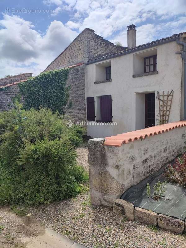 Maison à SAINT-MANDE-SUR-BREDOIRE