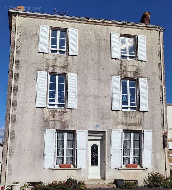 Maison à MOUTIERS-SUR-LE-LAY