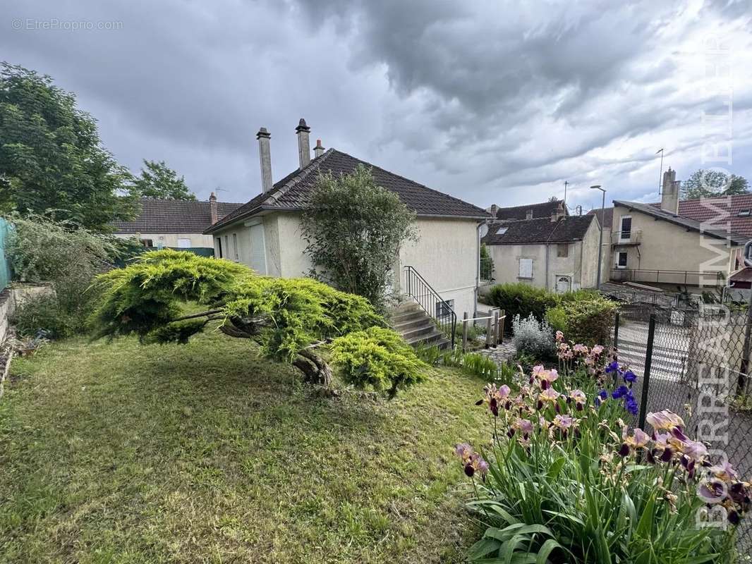 Maison à JOIGNY