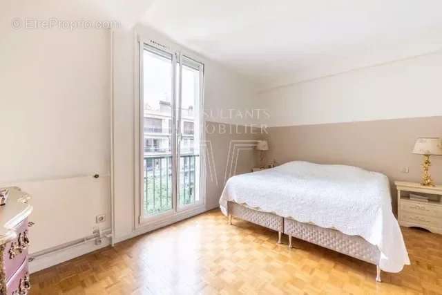 Appartement à NEUILLY-SUR-SEINE