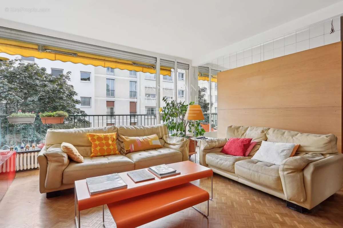 Appartement à NEUILLY-SUR-SEINE