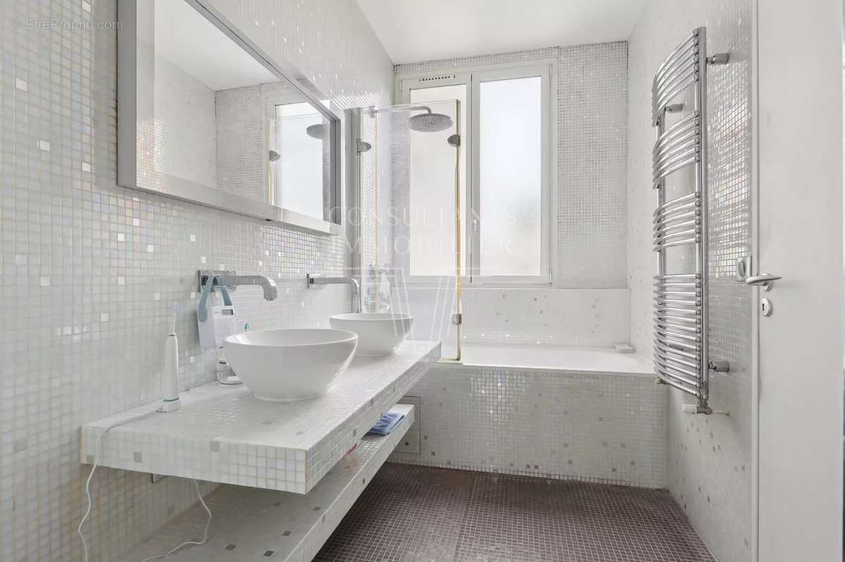 Appartement à NEUILLY-SUR-SEINE