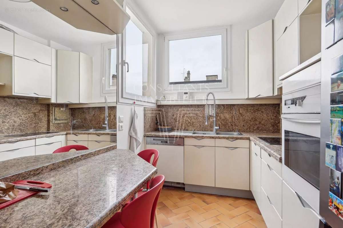 Appartement à NEUILLY-SUR-SEINE