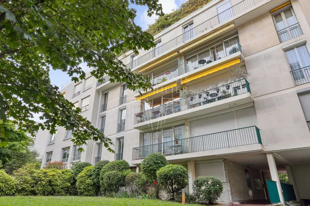 Appartement à NEUILLY-SUR-SEINE