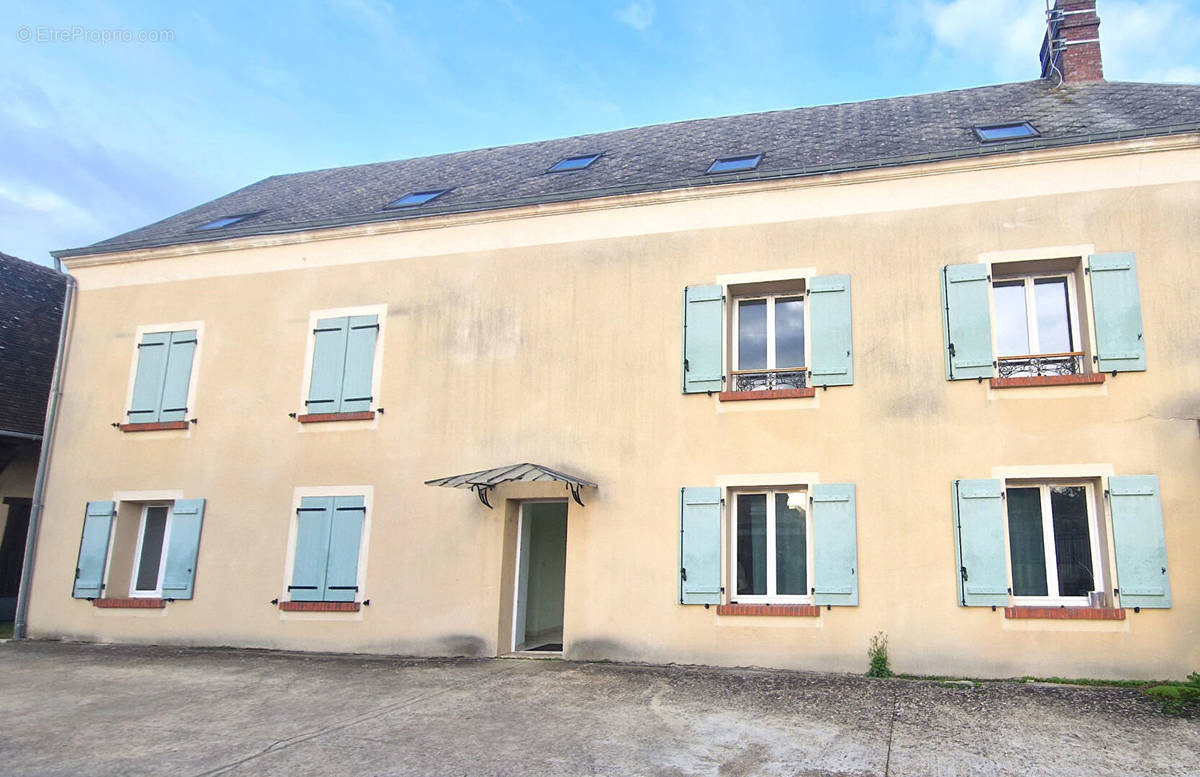 Appartement à JOUY