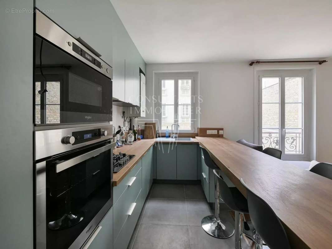 Appartement à PARIS-16E