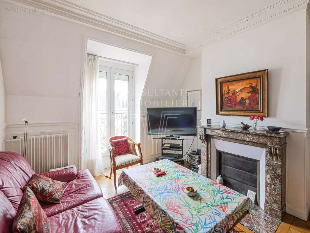 Appartement à PARIS-16E