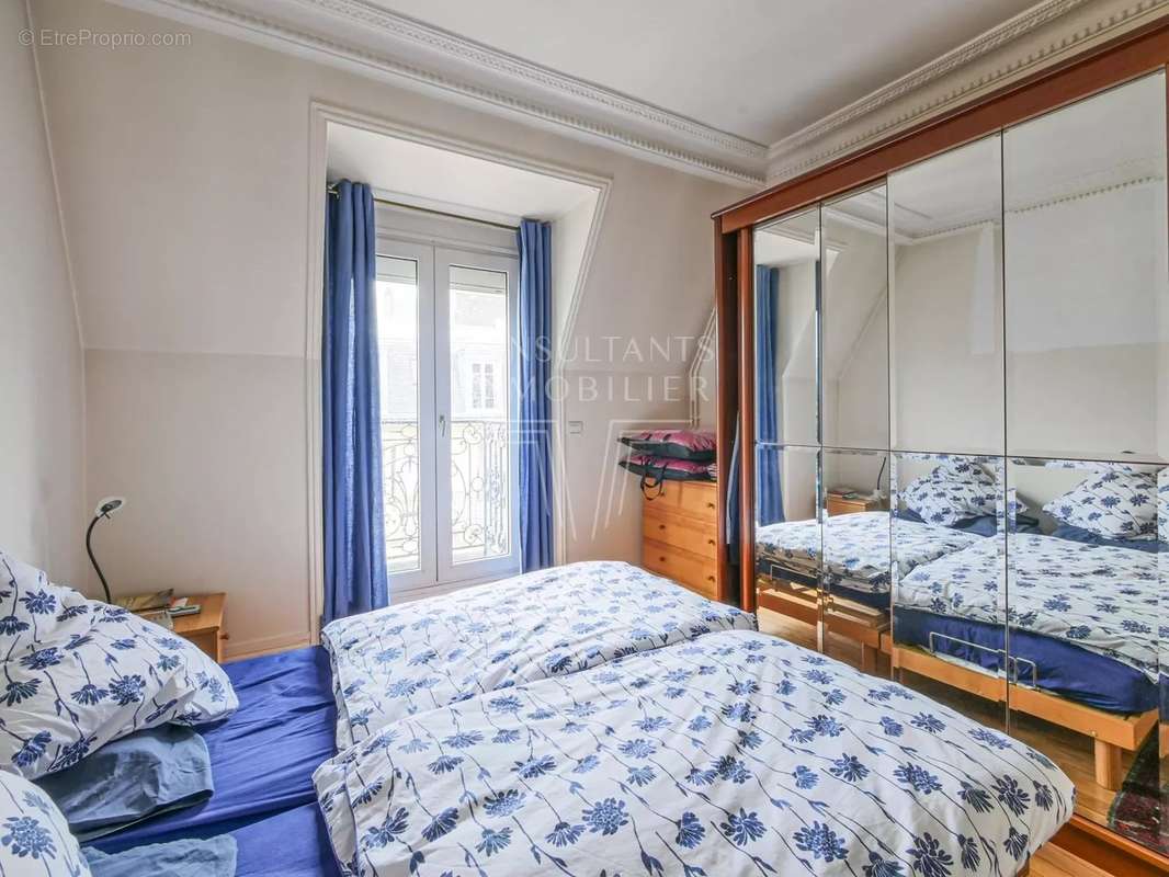 Appartement à PARIS-16E