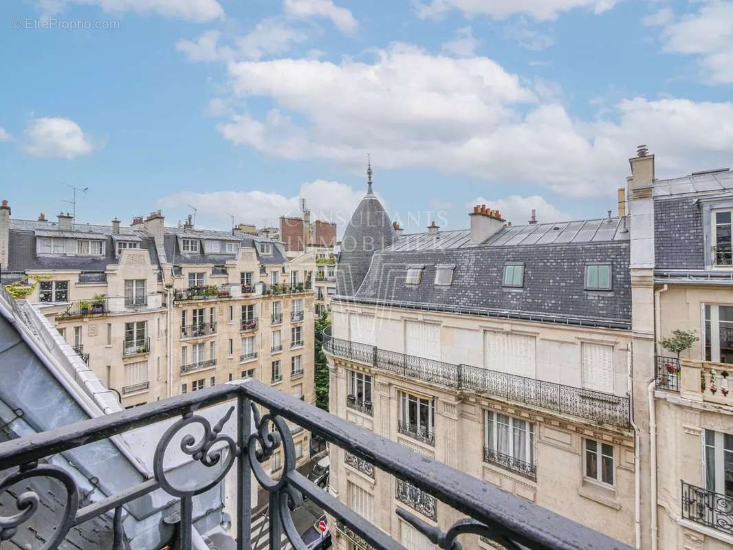 Appartement à PARIS-16E