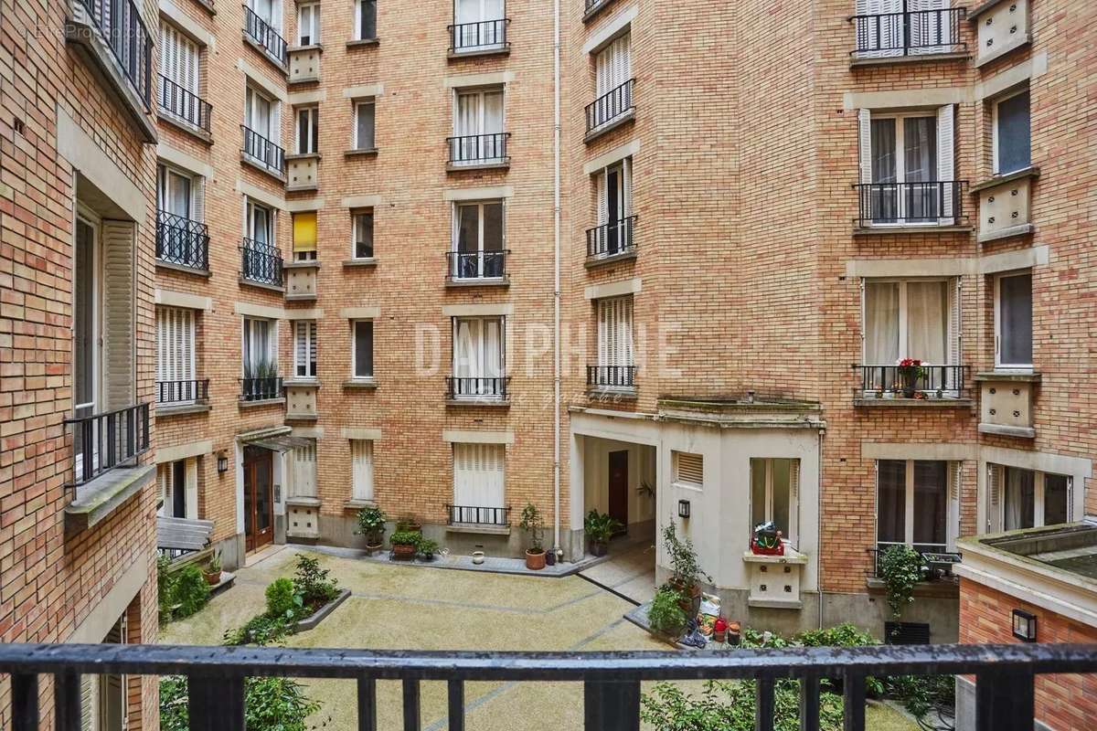 Appartement à PARIS-16E