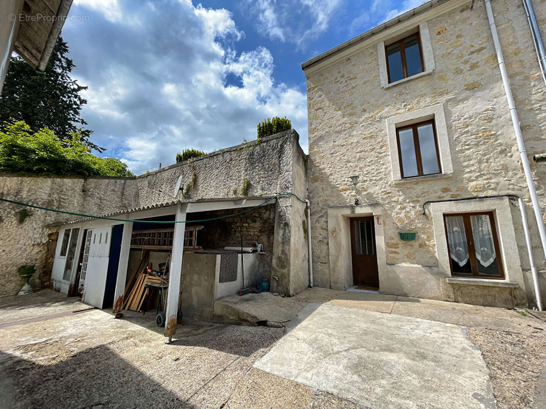 Maison à GAILLON-SUR-MONTCIENT