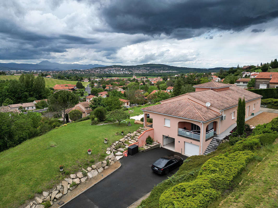 Maison à PERIGNAT-SUR-ALLIER