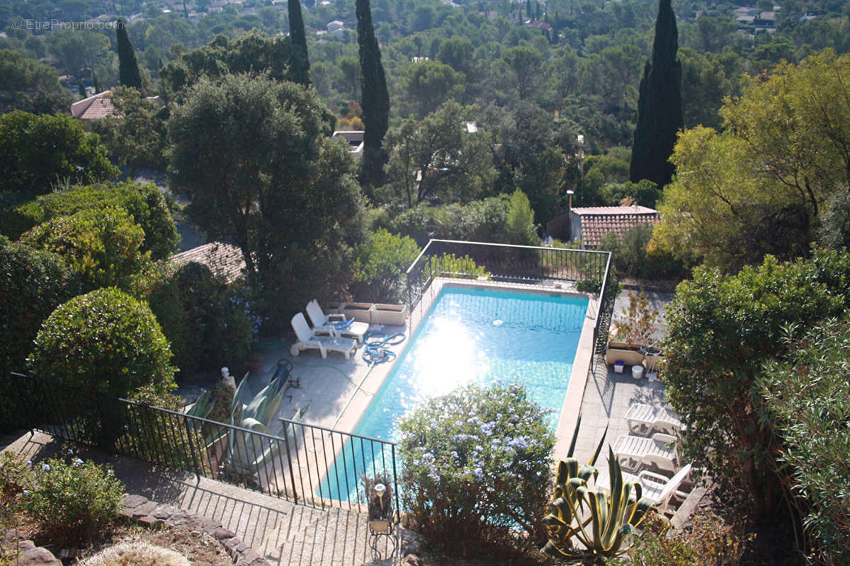 Maison à ROQUEBRUNE-SUR-ARGENS