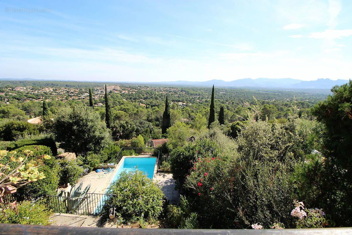 Maison à ROQUEBRUNE-SUR-ARGENS