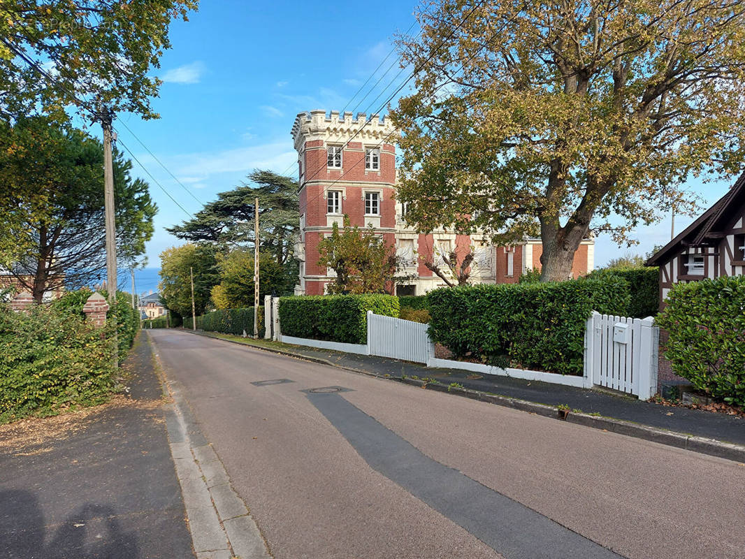 Parking à VILLERS-SUR-MER