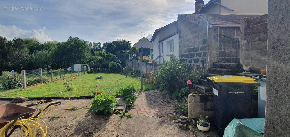 Maison à LA MEMBROLLE-SUR-LONGUENEE