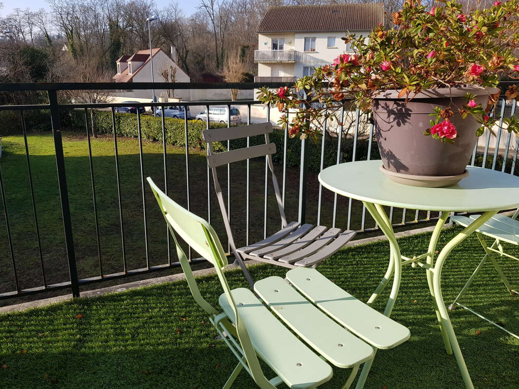 Appartement à VENEUX-LES-SABLONS