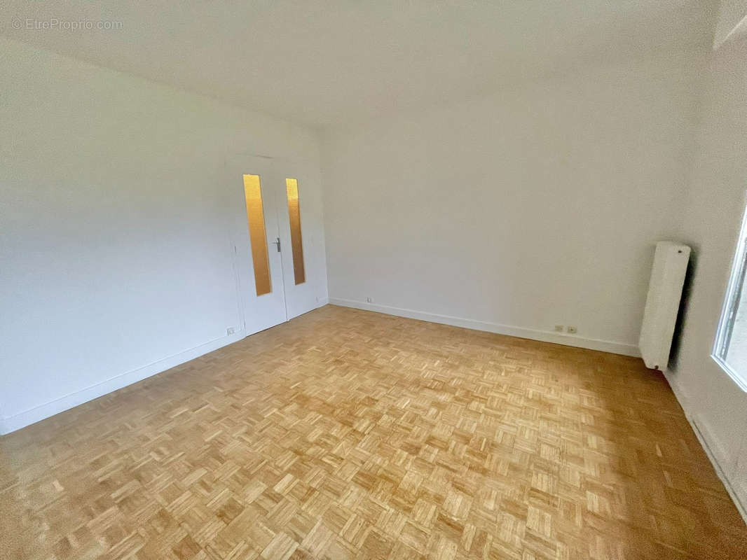 Appartement à VENEUX-LES-SABLONS