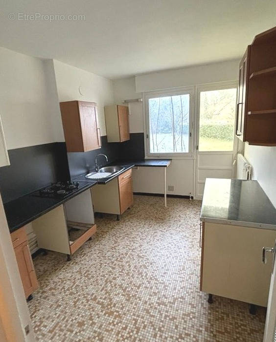 Appartement à VENEUX-LES-SABLONS