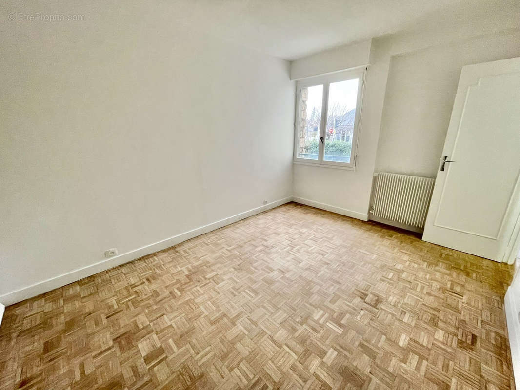 Appartement à VENEUX-LES-SABLONS