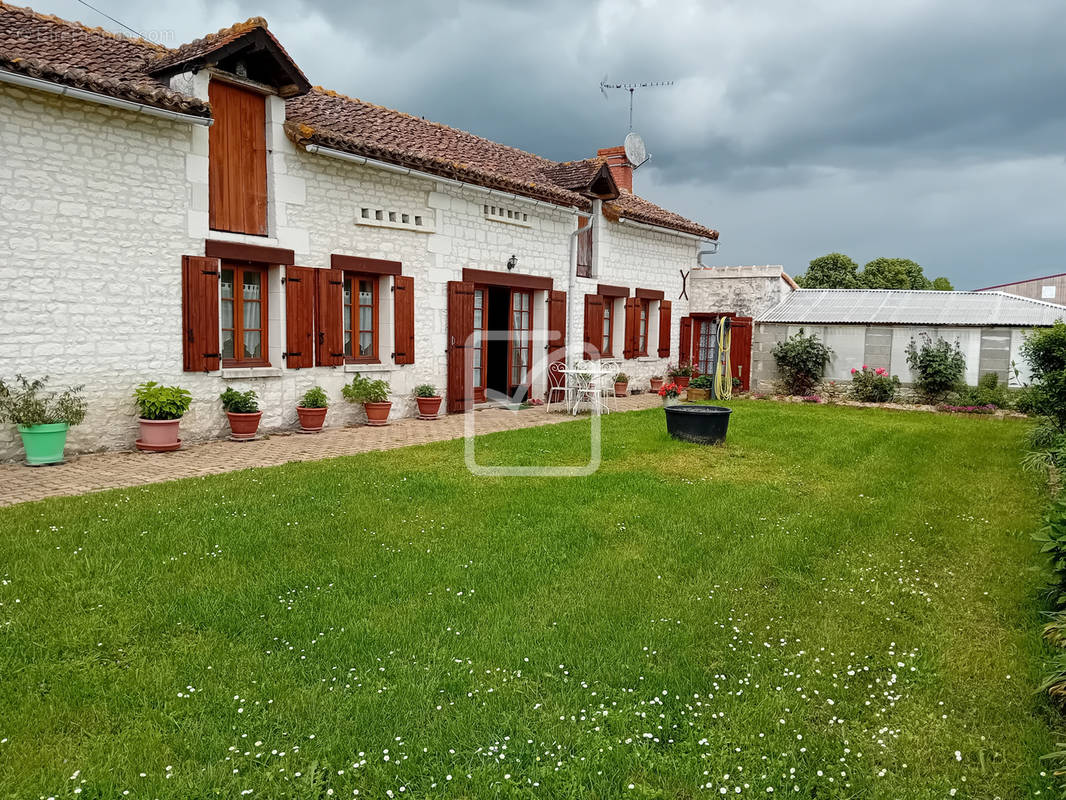 Maison à CHAMPIGNY-SUR-VEUDE