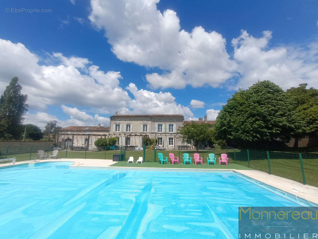 Maison à MORTAGNE-SUR-GIRONDE