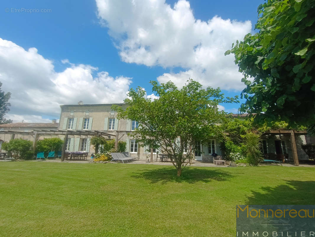 Maison à MORTAGNE-SUR-GIRONDE