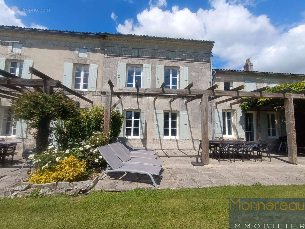 Maison à MORTAGNE-SUR-GIRONDE